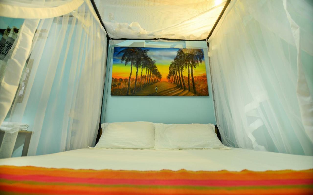 מלון גאלה Palm Leaf Surf Cafe מראה חיצוני תמונה