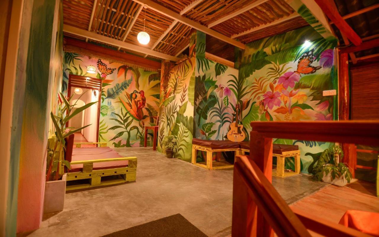 מלון גאלה Palm Leaf Surf Cafe מראה חיצוני תמונה